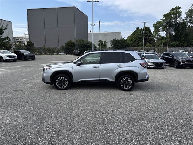 2025 Subaru Forester Premium photo 8