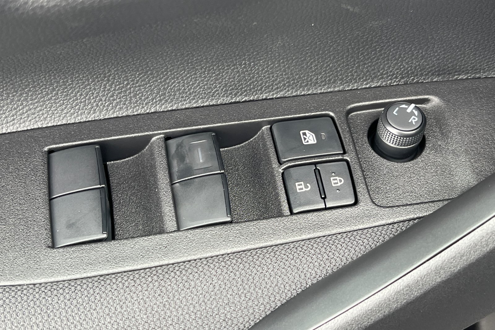 2026 Toyota Corolla SE photo 13