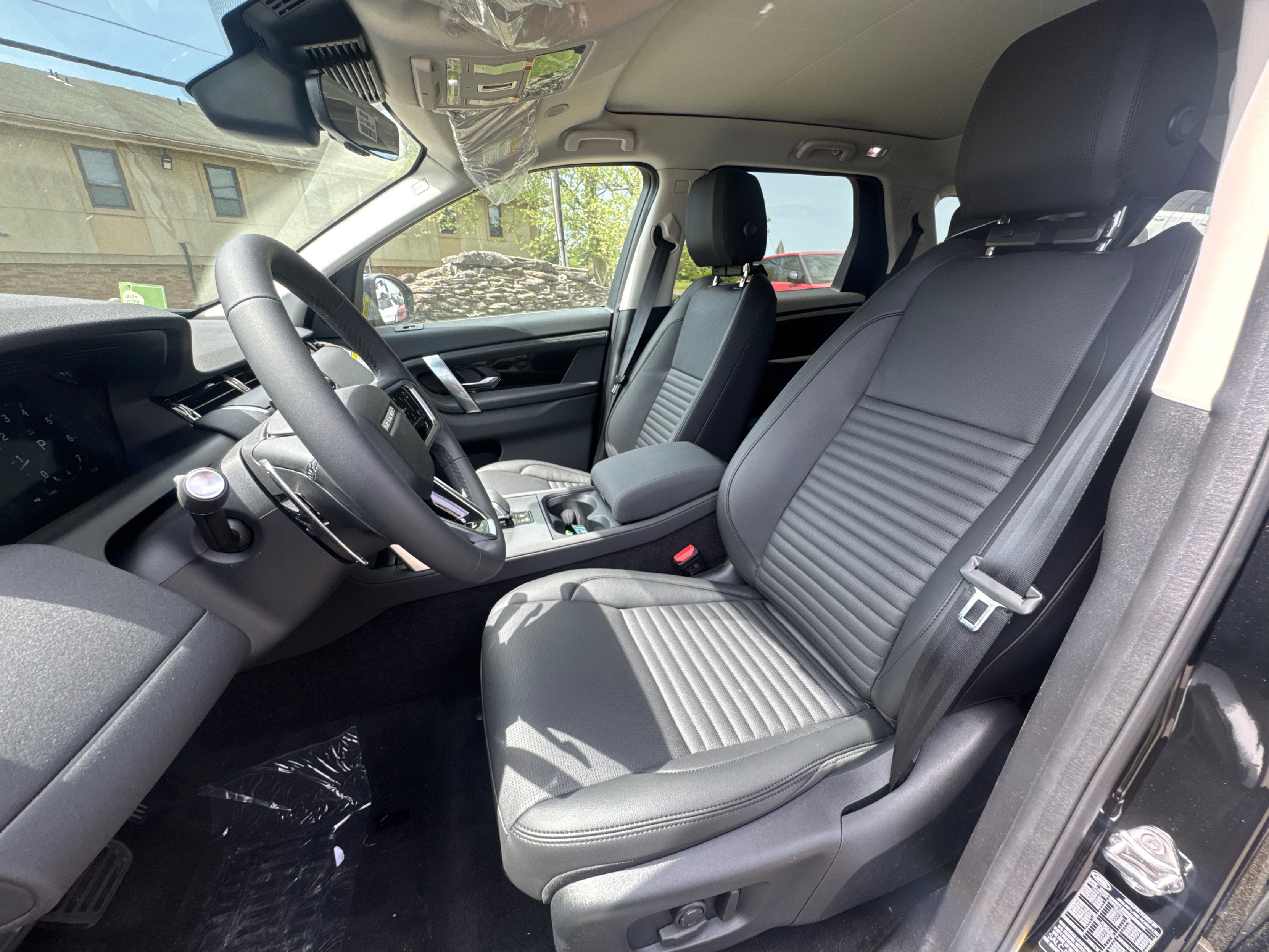 2025 Land Rover Discovery Sport S photo 9