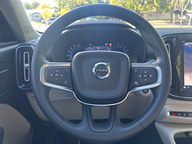 2025 Volvo XC40 Plus photo 21