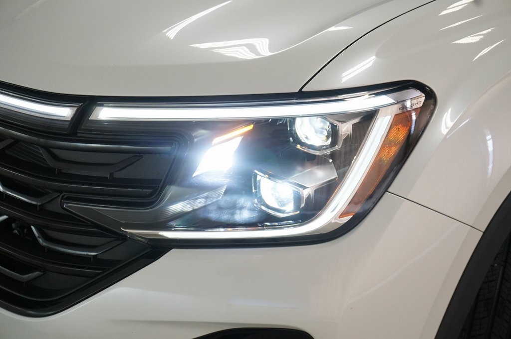 2025 Volkswagen Atlas Cross Sport SEL R-Line photo 33
