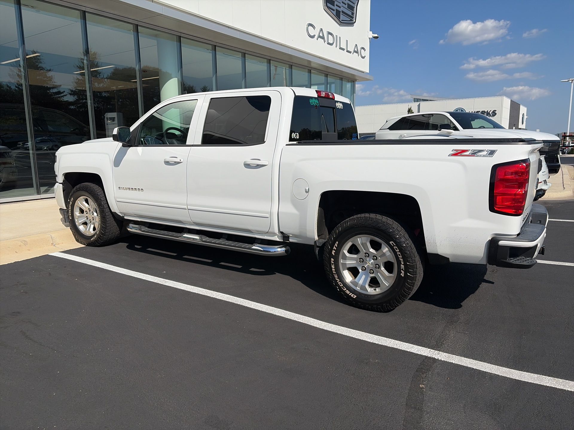 2017 Chevrolet Silverado 1500 LT photo 3