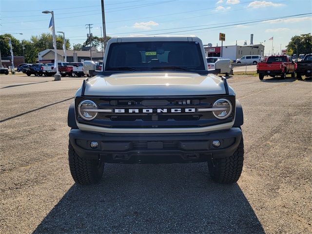 2025 Ford Bronco Outer Banks photo 9