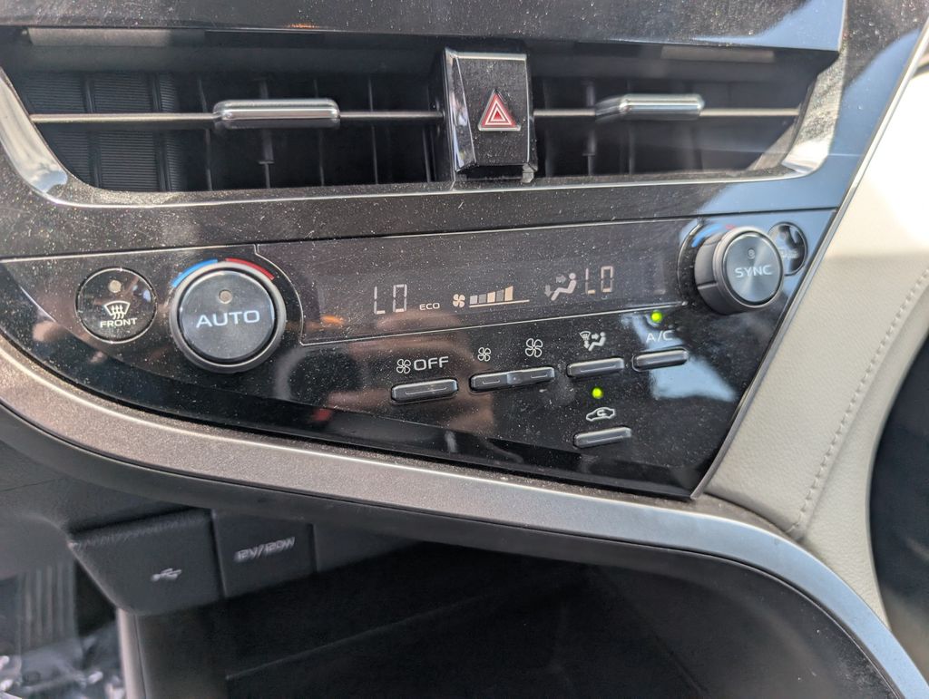 2023 Toyota Camry LE photo 8