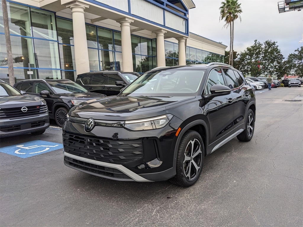 2025 Volkswagen Tiguan SE photo 3