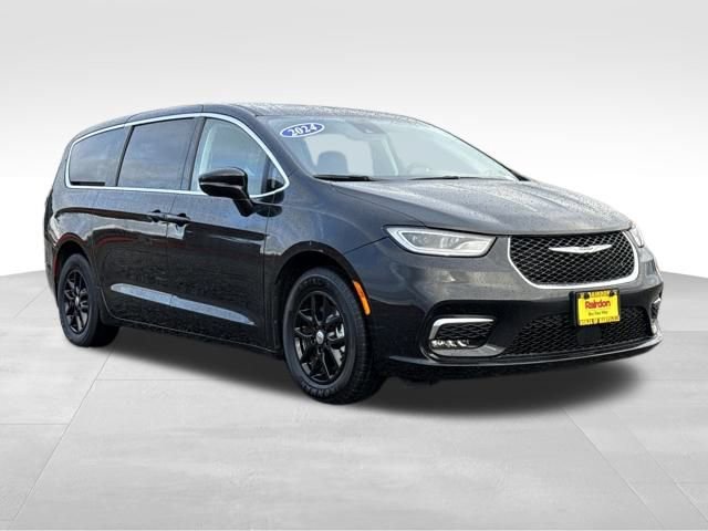 2024 Chrysler Pacifica Touring L's photo