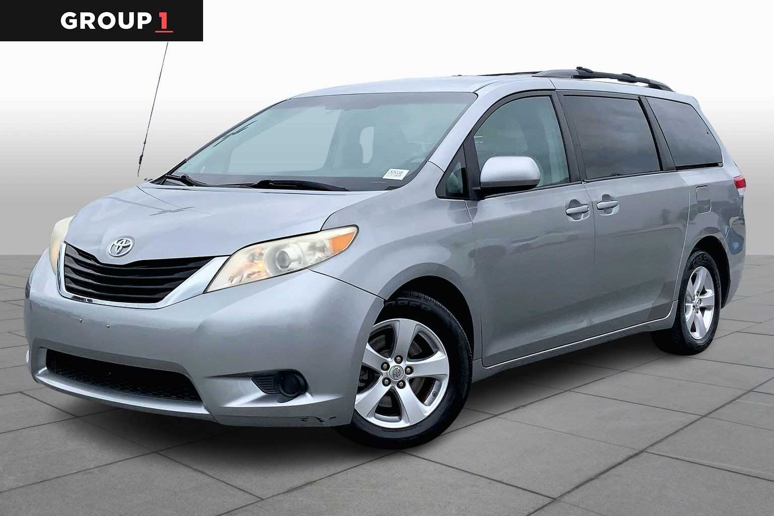 2012 Toyota Sienna LE's photo