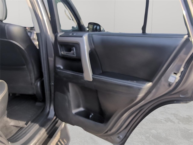 2014 Toyota 4Runner SR5 photo 35