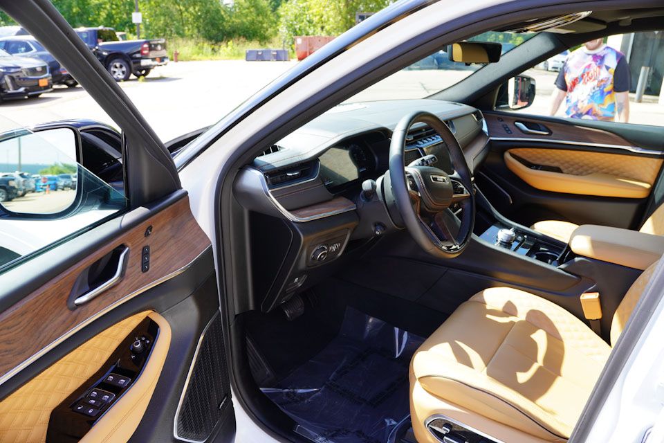 2024 Jeep Grand Cherokee L Summit photo 14