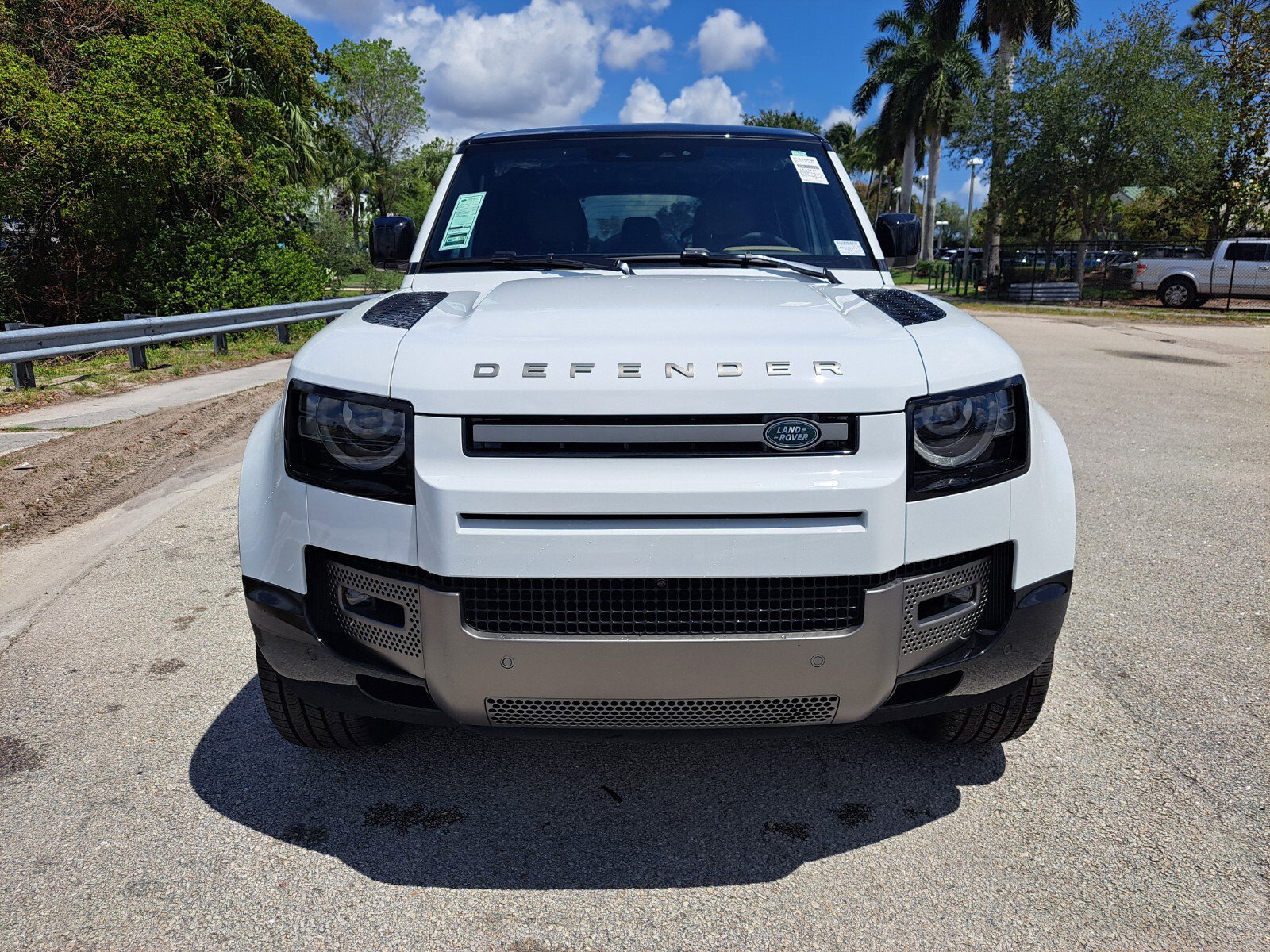 2025 Land Rover Defender 110 X-Dynamic SE photo 5