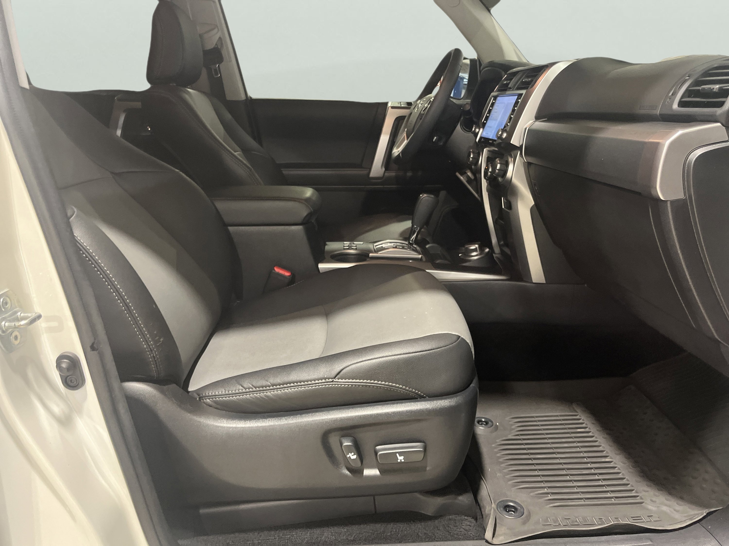 2022 Toyota 4Runner SR5 Premium photo 13
