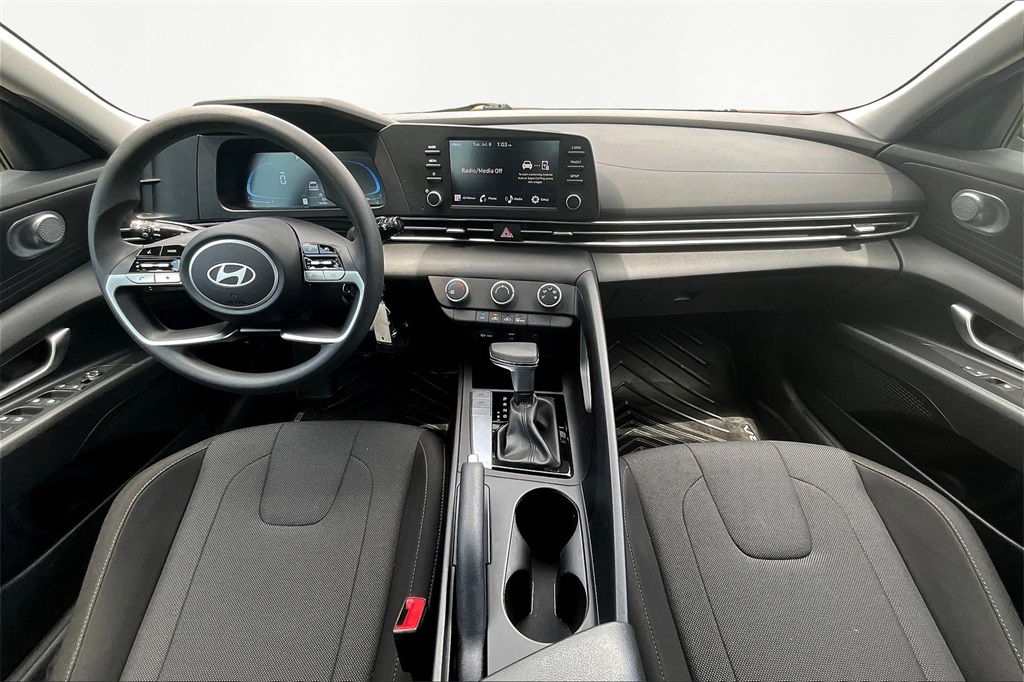 2024 Hyundai Elantra SE photo 16