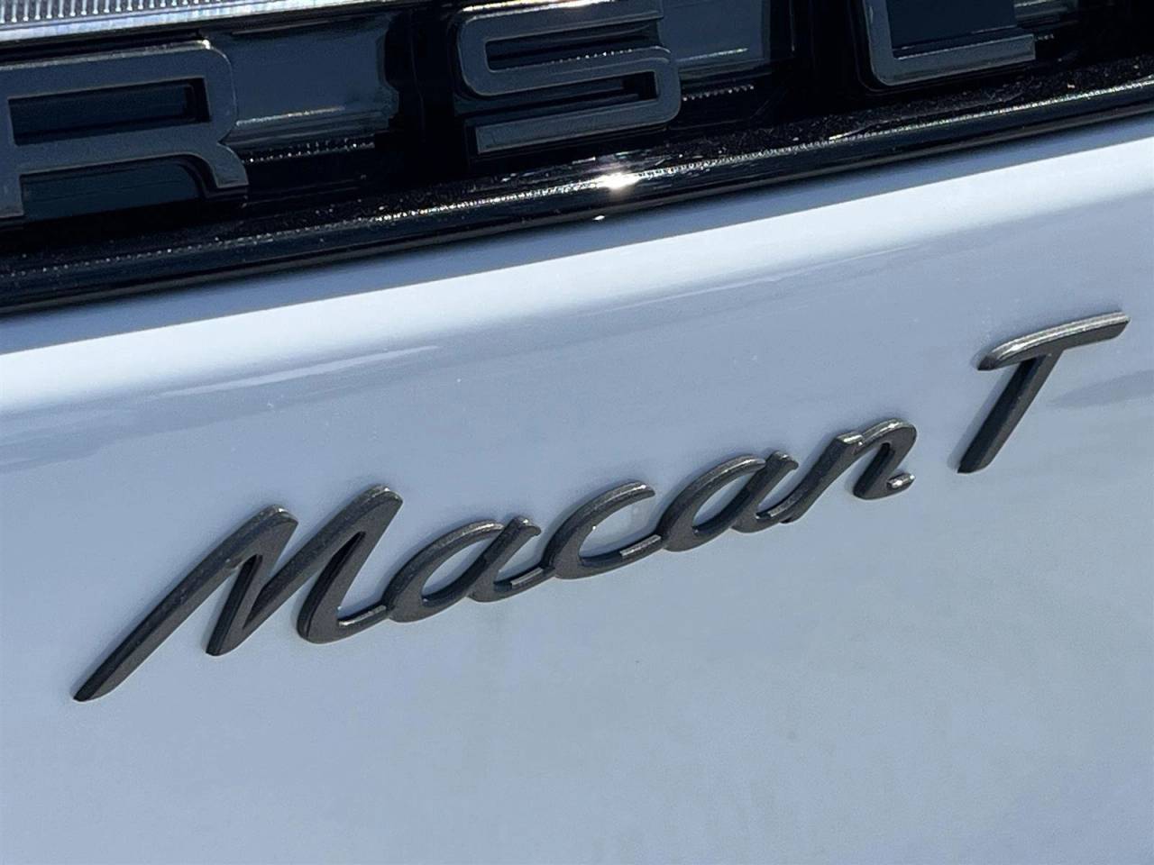 2025 Porsche Macan T photo 19