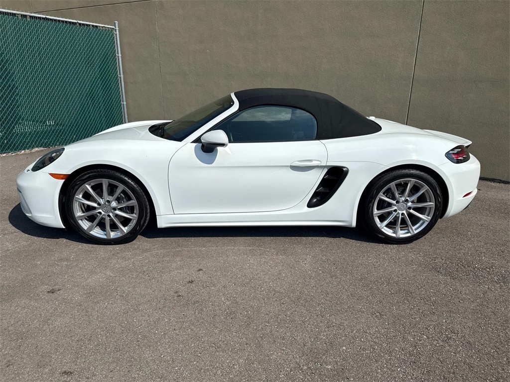 2024 Porsche Boxster photo 2