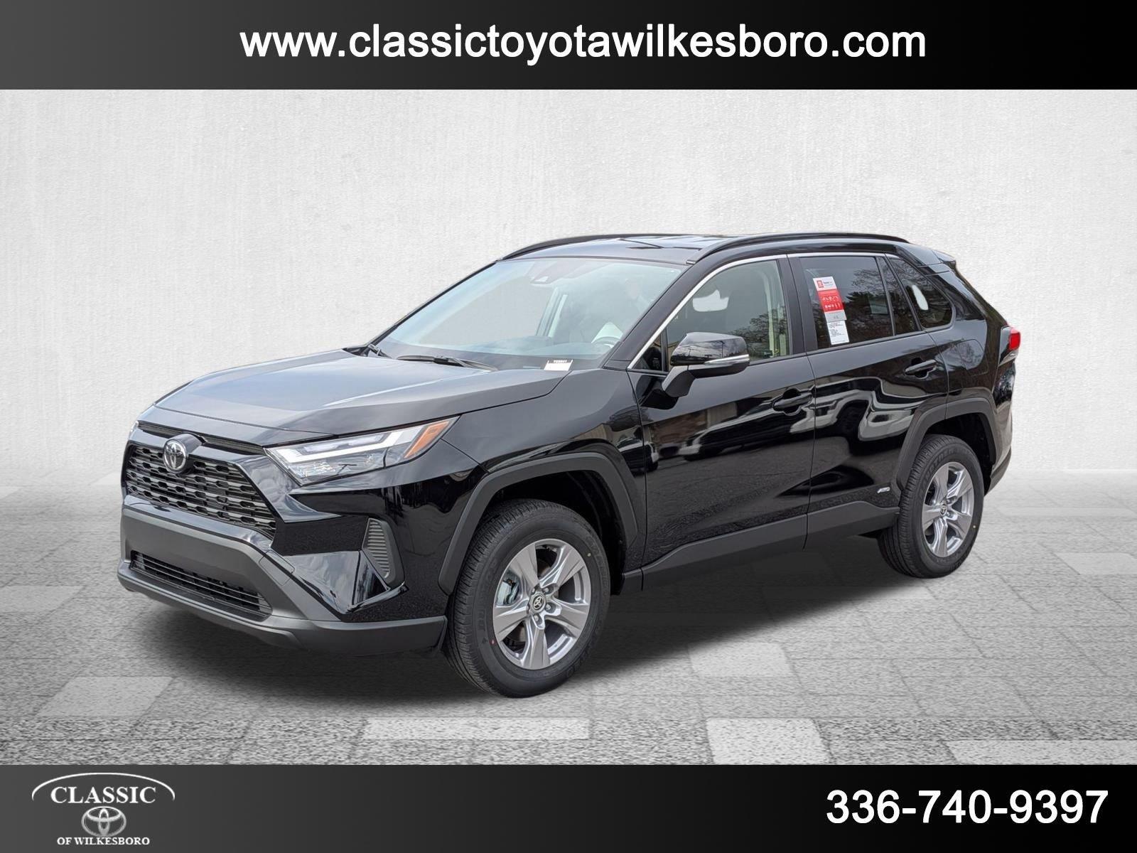 2025 Toyota RAV4 XLE's photo