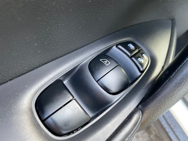 2018 Nissan Rogue SV photo 16