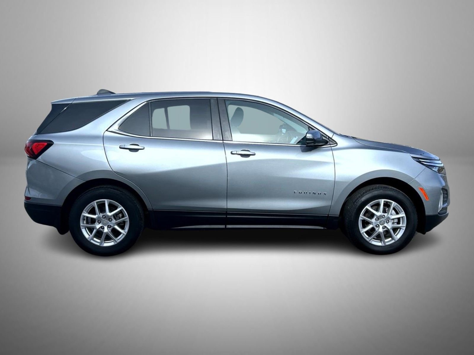 2024 Chevrolet Equinox LT photo 2