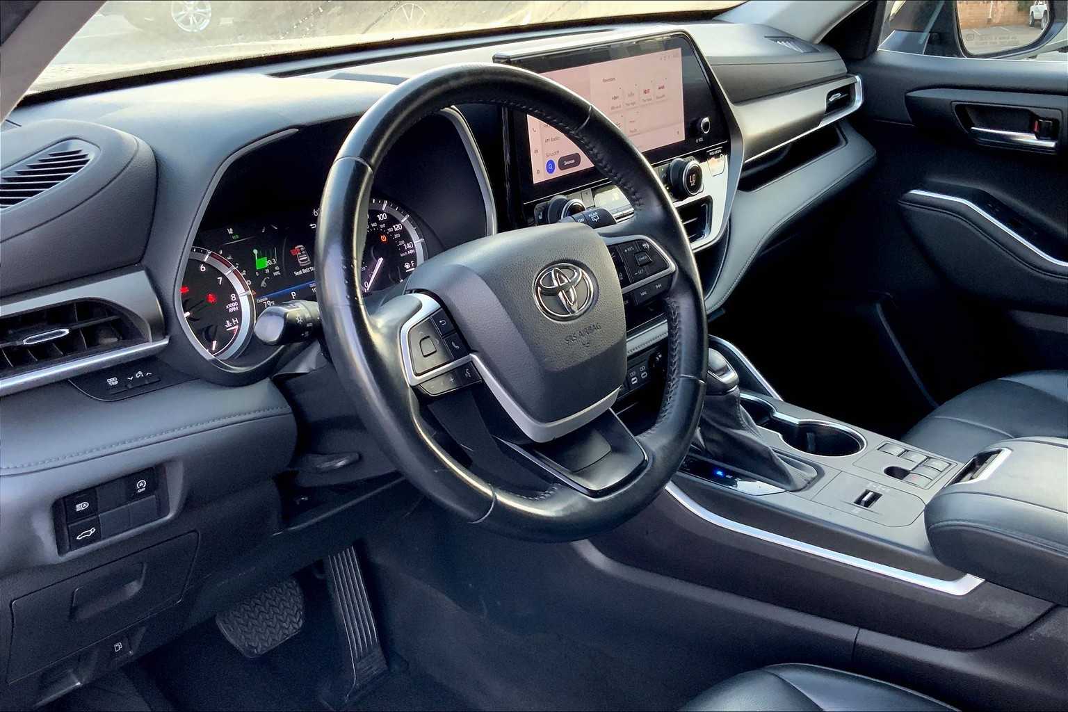 2023 Toyota Highlander XLE photo 16