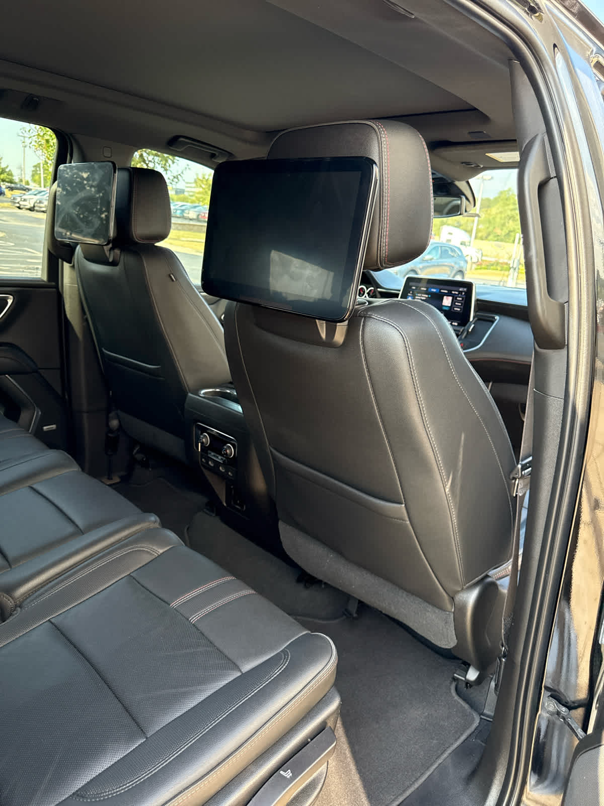 2021 Chevrolet Suburban RST photo 22