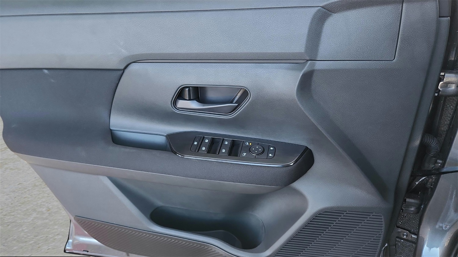2025 Nissan Kicks Play S photo 14
