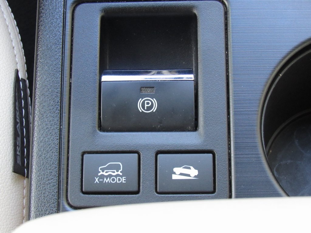 2016 Subaru Outback Limited photo 31