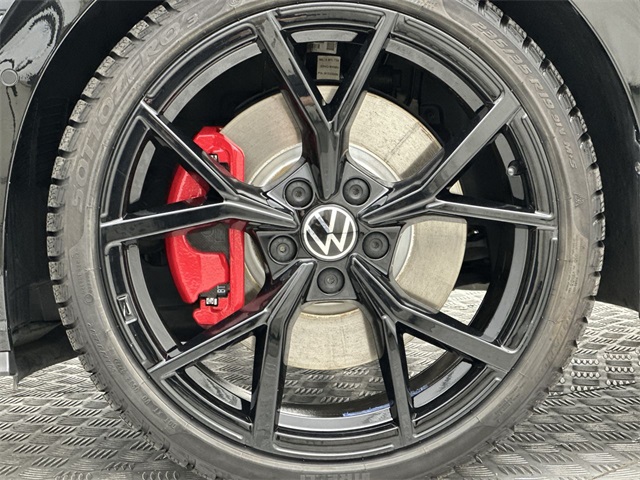 2024 Volkswagen Golf GTI 380 Autobahn photo 2