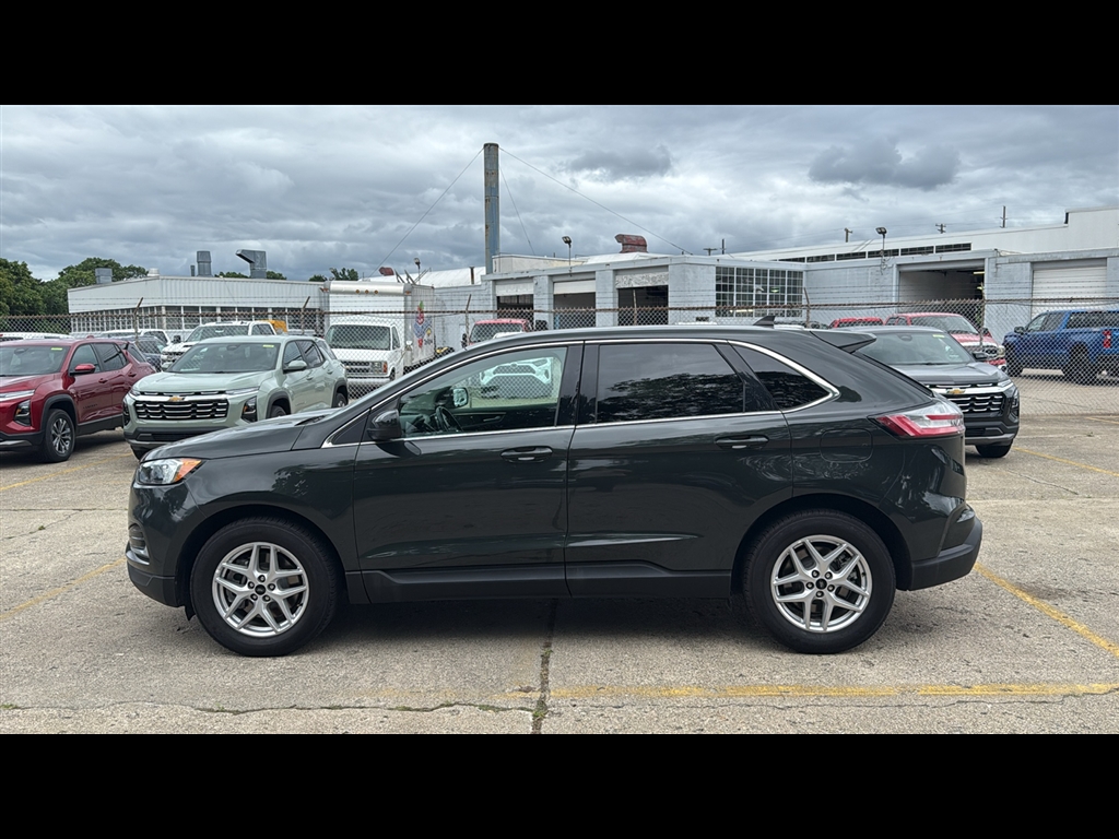 2023 Ford Edge SEL photo 2