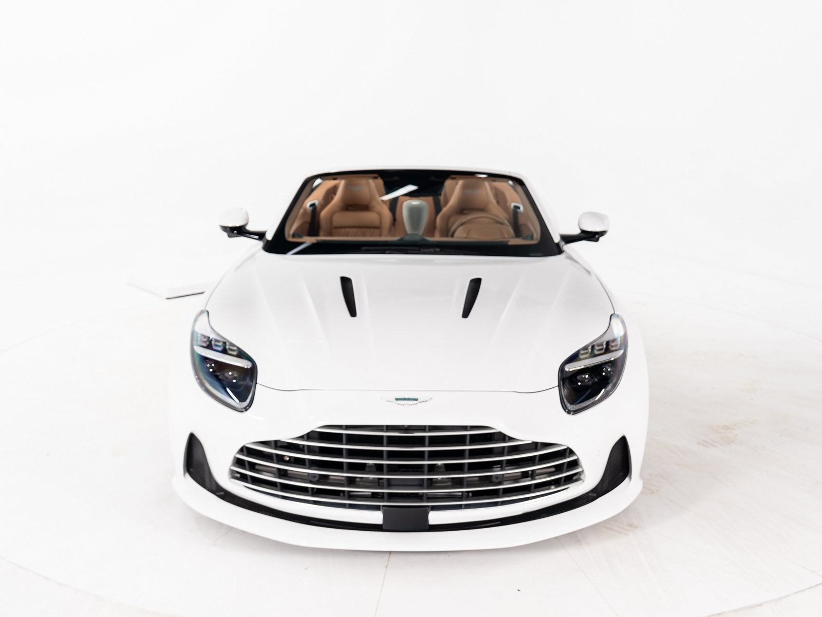 2025 Aston Martin DB12 photo 8