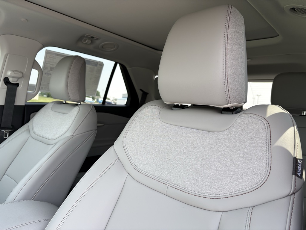 2025 Ford Explorer photo 18