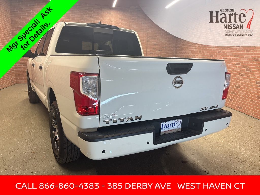 2022 Nissan Titan SV photo 3