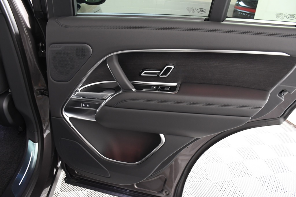 2025 Land Rover Range Rover SE photo 19