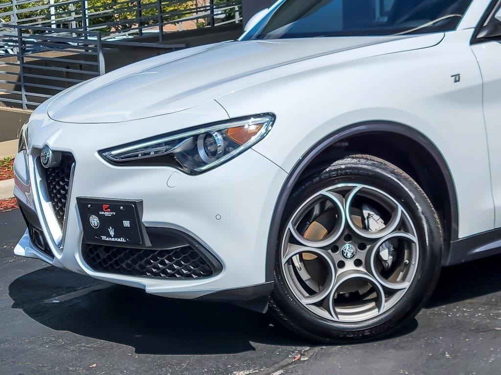 2022 Alfa Romeo Stelvio Ti photo 2