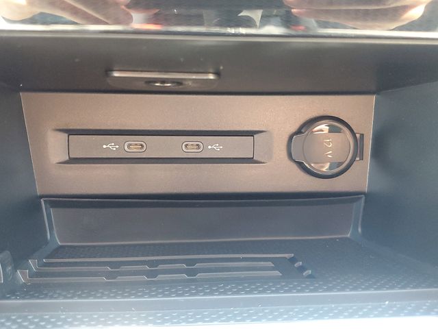 2025 Volkswagen Taos SE photo 32