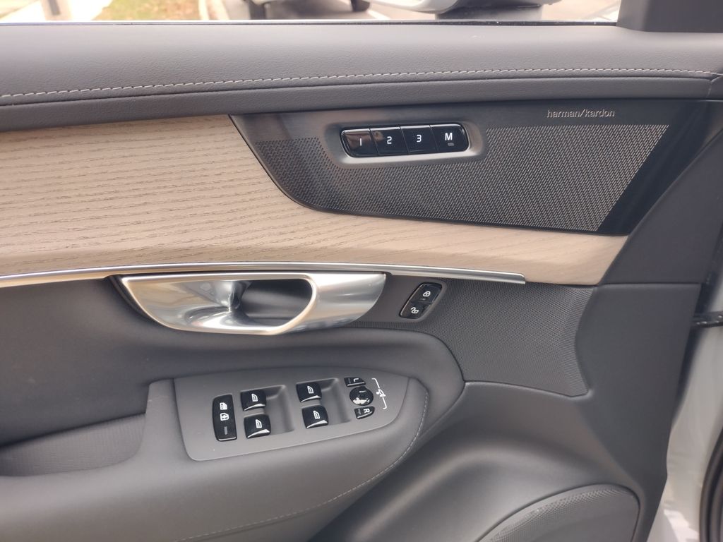 2026 VOLVO XC90 - Image 10