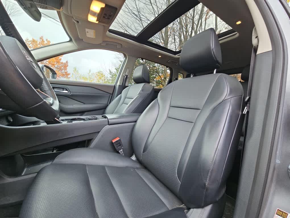 2023 Nissan Rogue SV photo 2