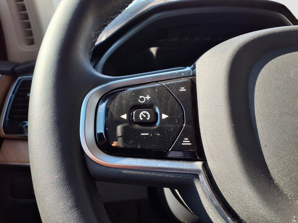 2025 Volvo XC90 B5 Plus photo 22
