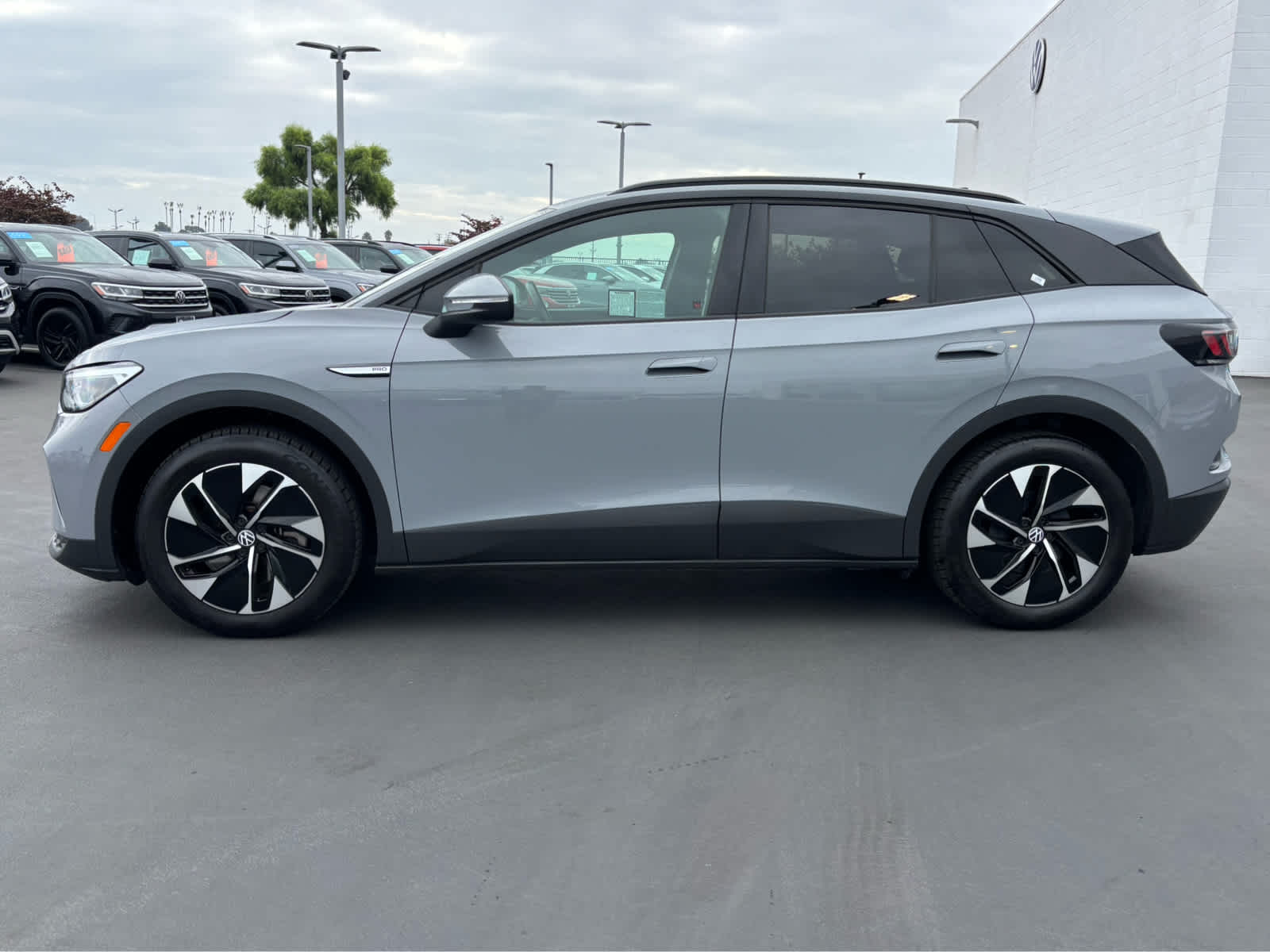 2022 Volkswagen ID.4 Pro photo 6