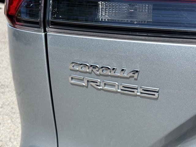 2024 Toyota Corolla Cross XLE photo 8