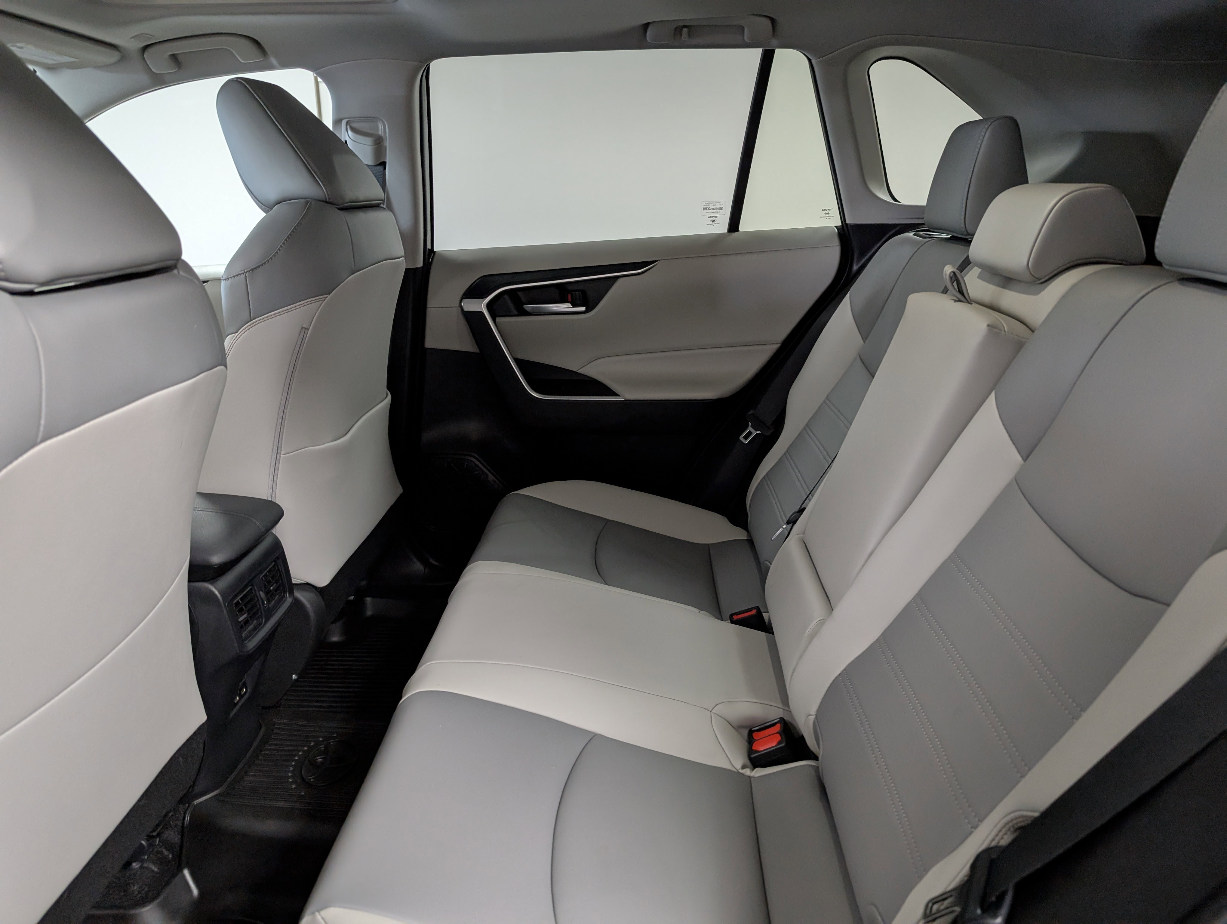 2024 Toyota RAV4 Hybrid XLE Premium photo 3