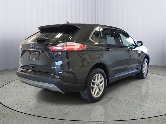 2024 Ford Edge SEL photo 2