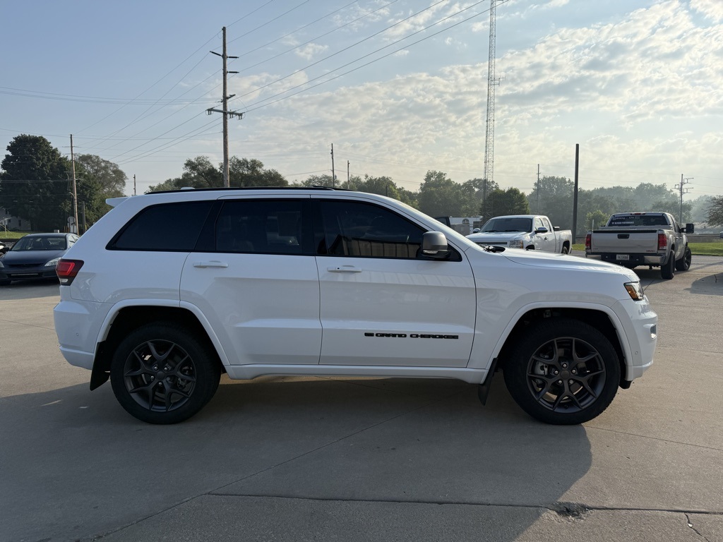 2021 Jeep Grand Cherokee Anniversary Edition photo 8