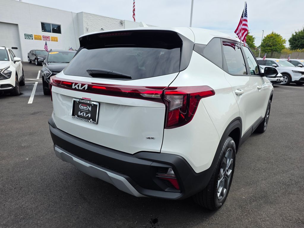 2025 Kia Seltos LX photo 6