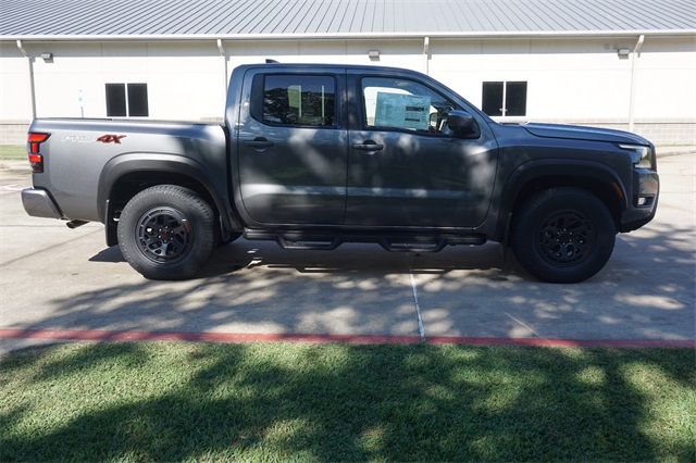 2026 Nissan Frontier PRO-4X photo 3
