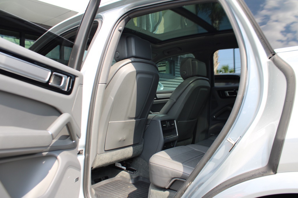 2021 Porsche Cayenne S photo 31