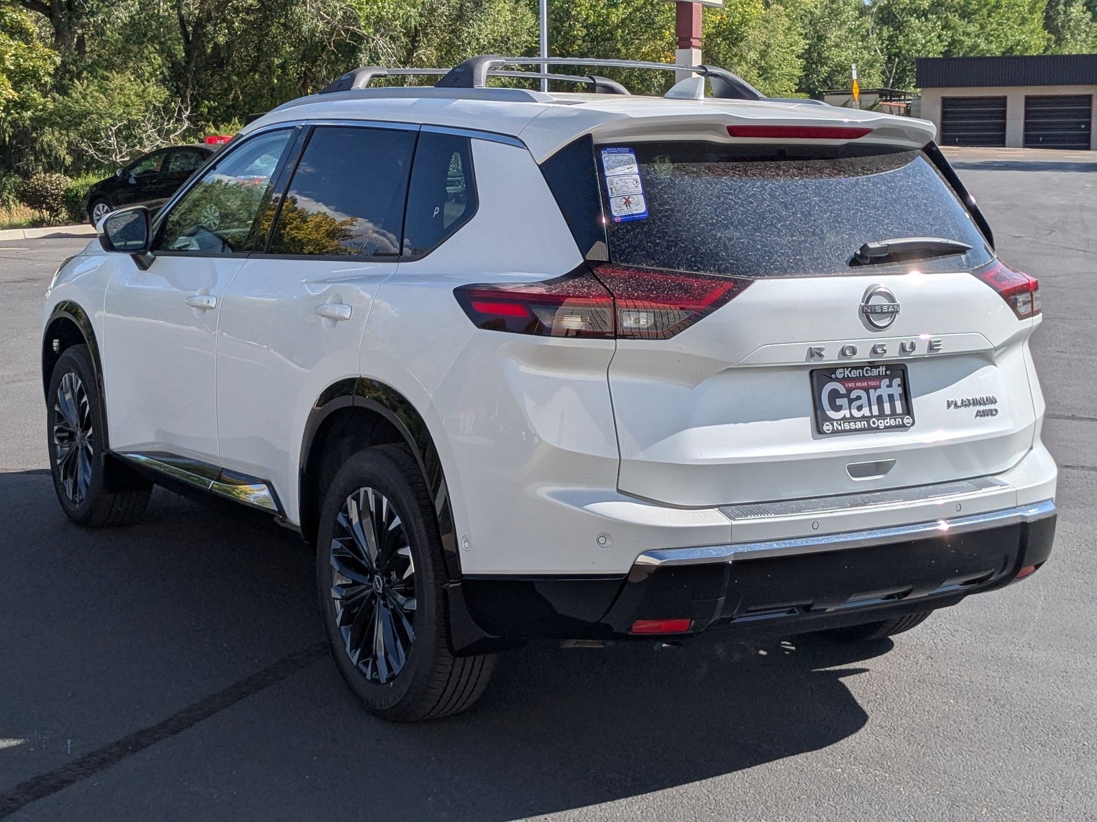 2026 Nissan Rogue Platinum photo 2