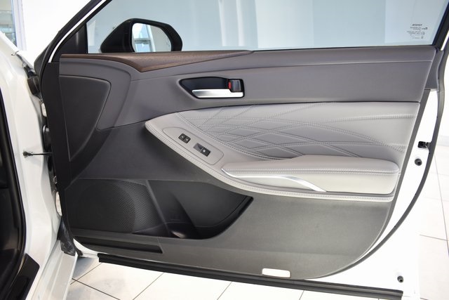 2020 Toyota Avalon Hybrid Limited photo 11