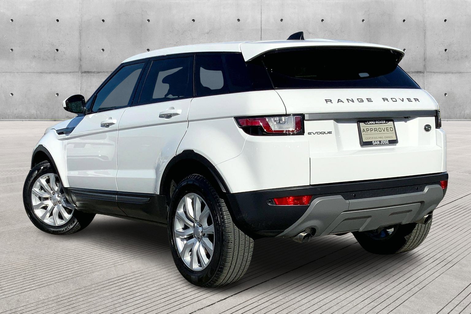 2019 Land Rover Range Rover Evoque SE photo 10