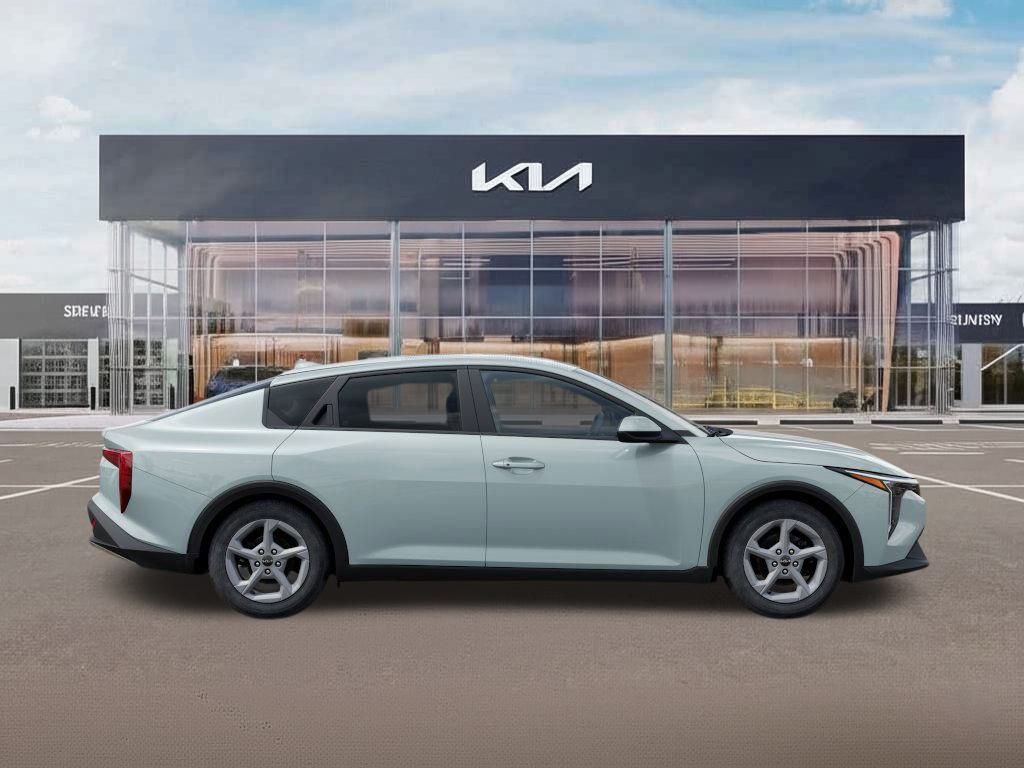 2025 Kia K4 LXS photo 6