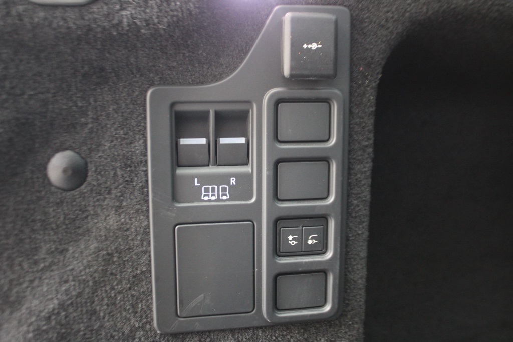2024 Land Rover Discovery P360 Dynamic SE photo 25