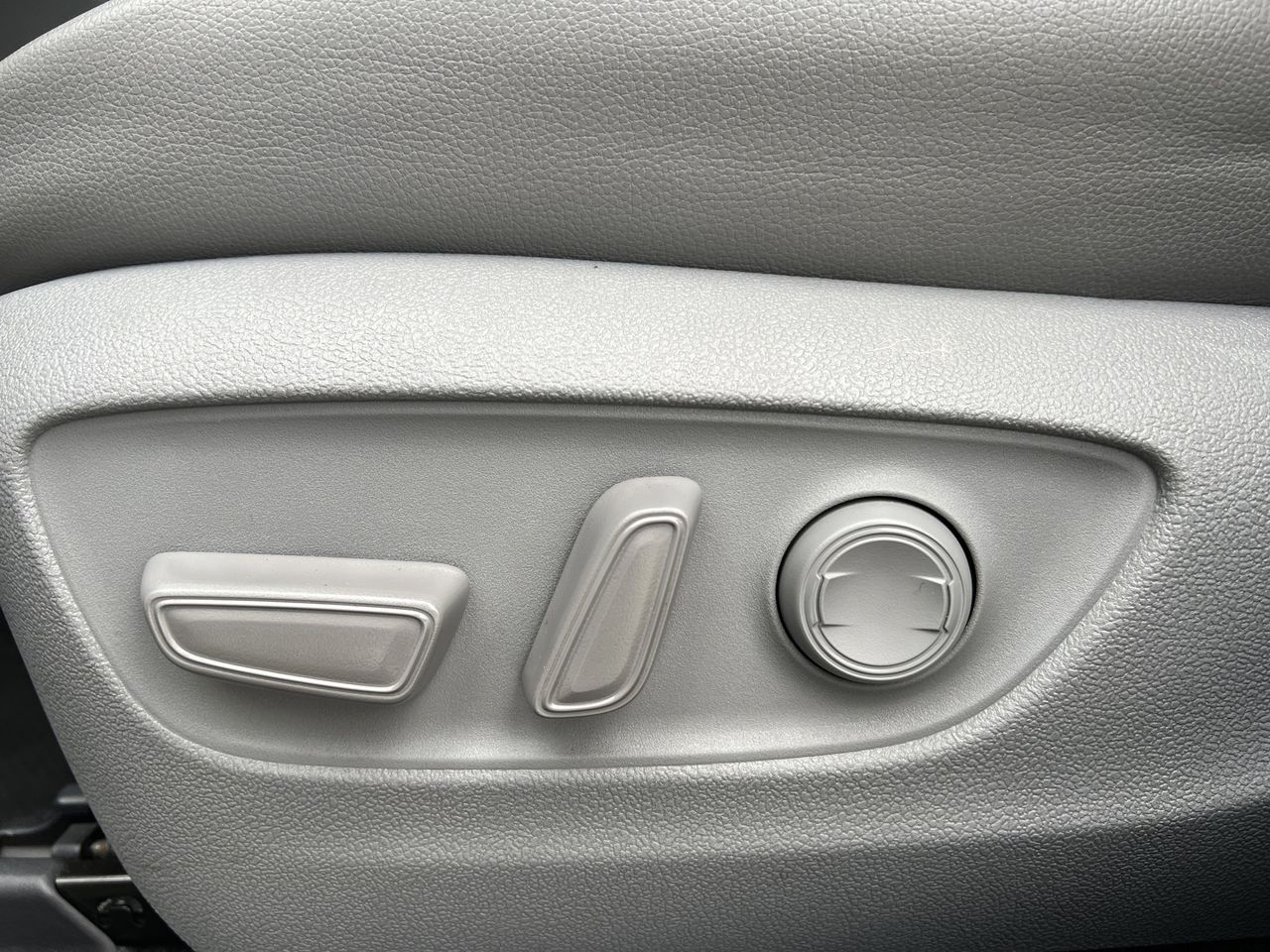 2023 Toyota Highlander XLE photo 4